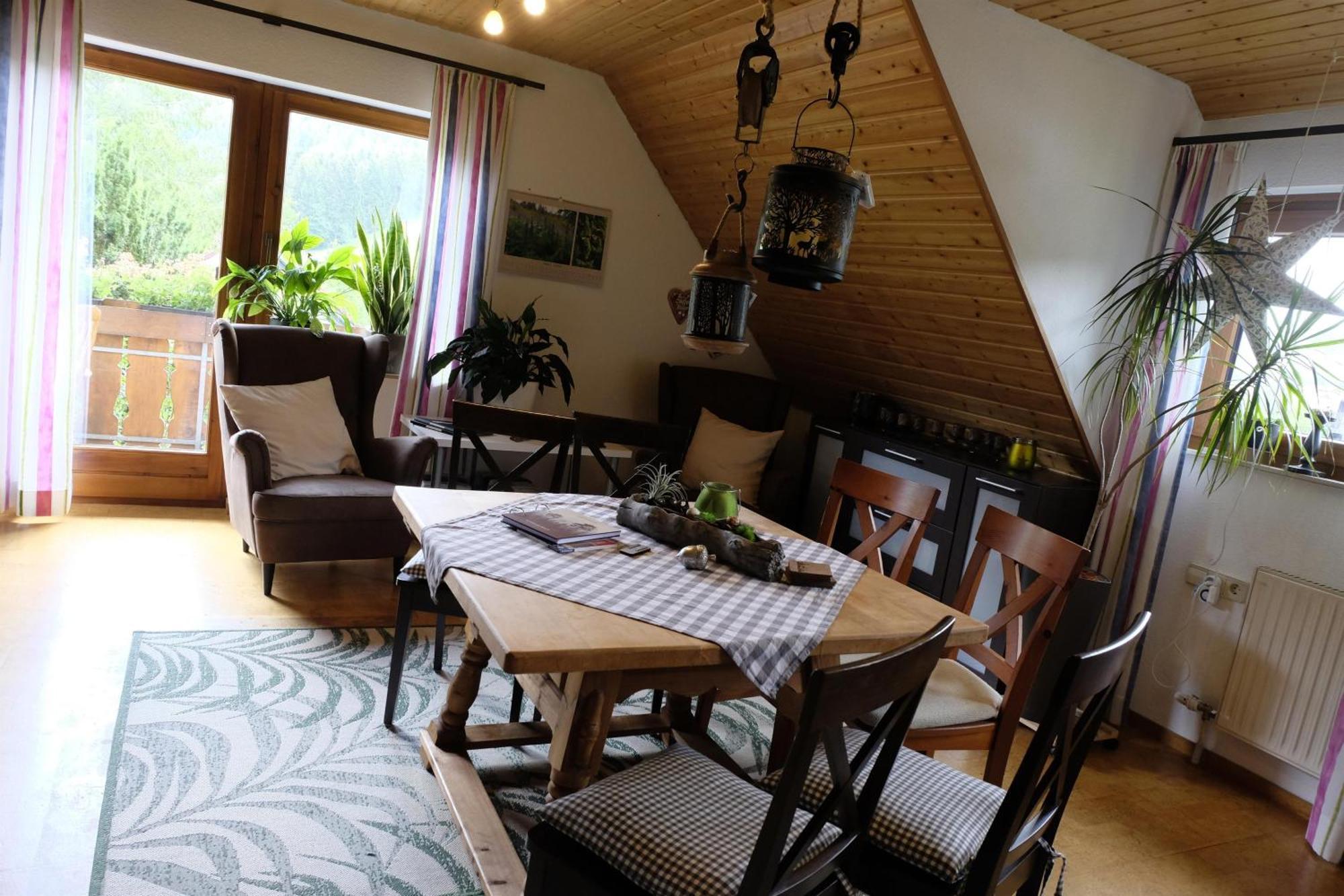 Schwarzwild - Ferienwohnung Und Ferienzimmer Baiersbronn Exterior foto